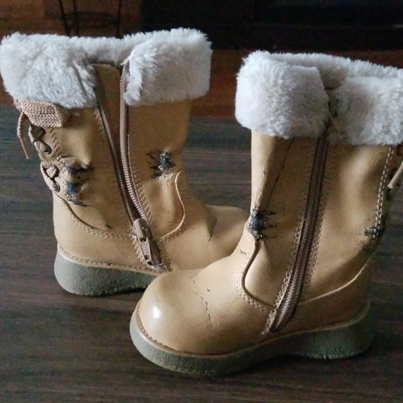 Shoes - Picture 4 of 5